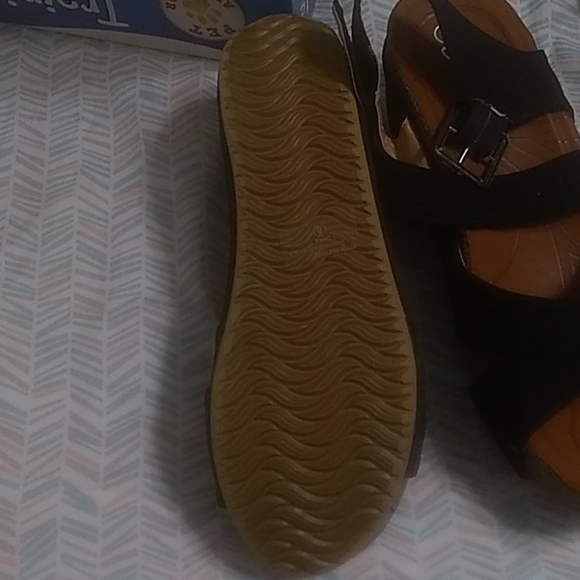 Sandals - Picture 3 of 3